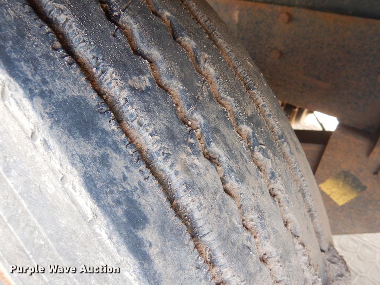 image for item DG8319 1998 Peterbilt 379 winch truck