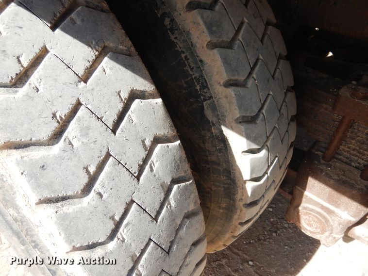 image for item DG8319 1998 Peterbilt 379 winch truck