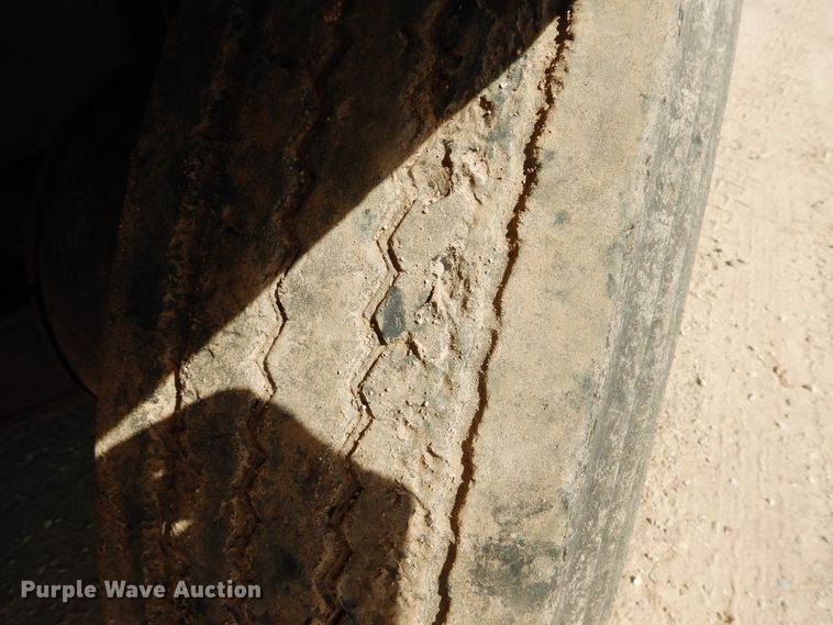 image for item DG8319 1998 Peterbilt 379 winch truck