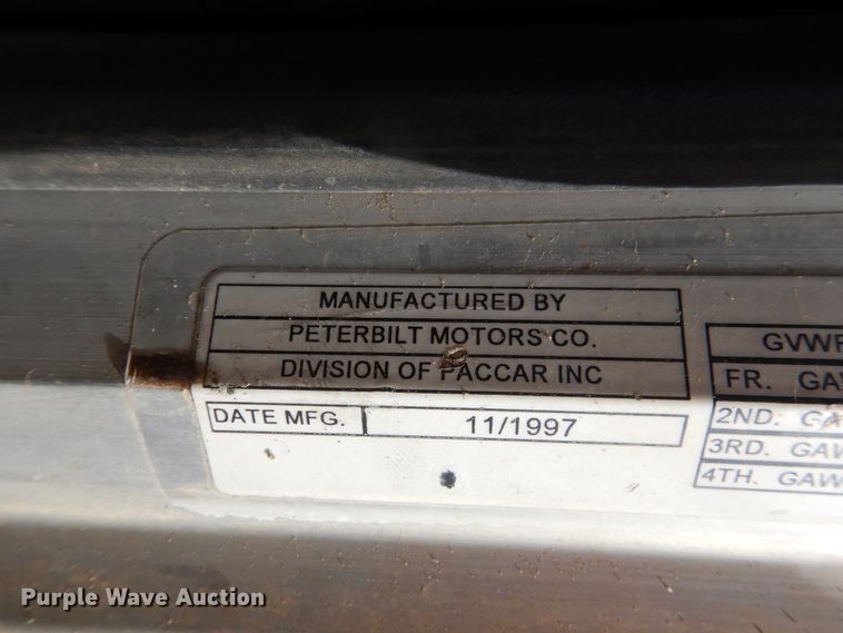 image for item DG8319 1998 Peterbilt 379 winch truck