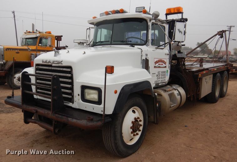 image for item DG8320 1993 Mack RD688S  winch truck