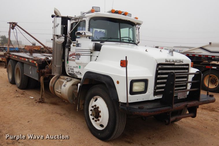 image for item DG8320 1993 Mack RD688S  winch truck