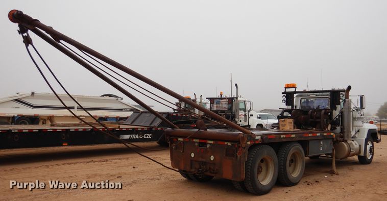 image for item DG8320 1993 Mack RD688S  winch truck