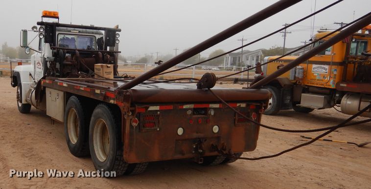 image for item DG8320 1993 Mack RD688S  winch truck