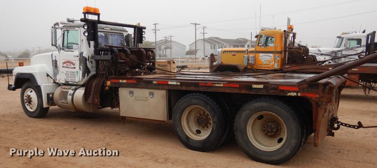 image for item DG8320 1993 Mack RD688S  winch truck