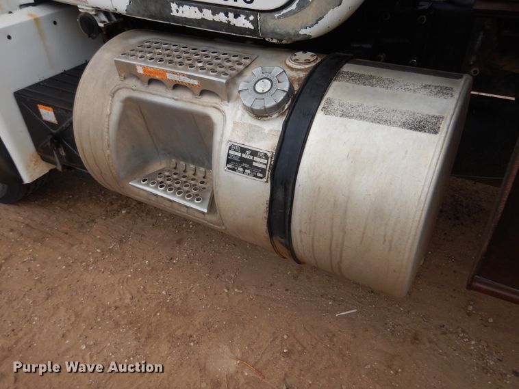 image for item DG8320 1993 Mack RD688S  winch truck