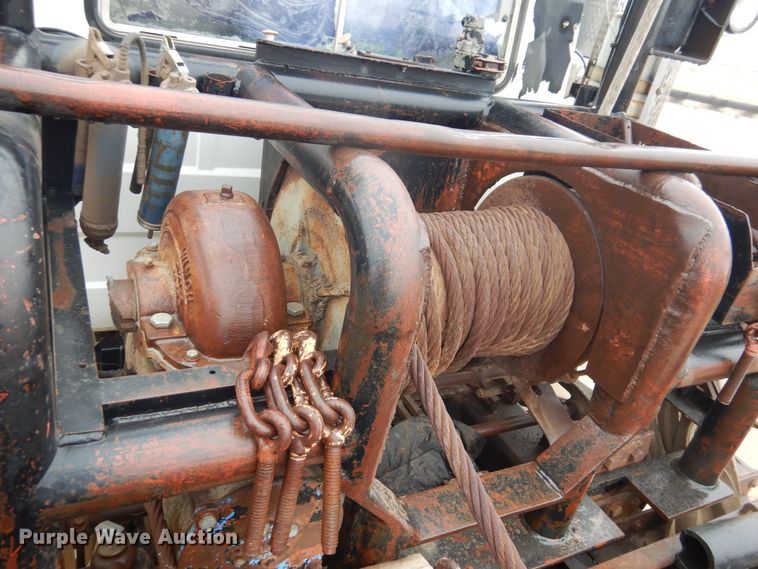 image for item DG8320 1993 Mack RD688S  winch truck