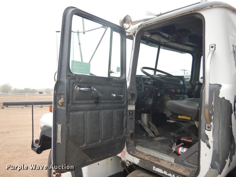 image for item DG8320 1993 Mack RD688S  winch truck