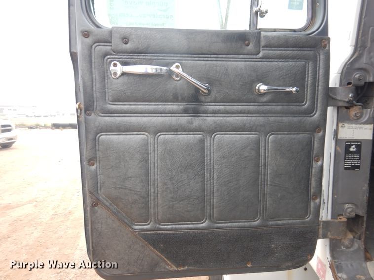 image for item DG8320 1993 Mack RD688S  winch truck