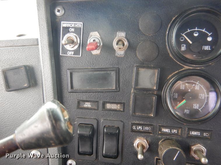 image for item DG8320 1993 Mack RD688S  winch truck