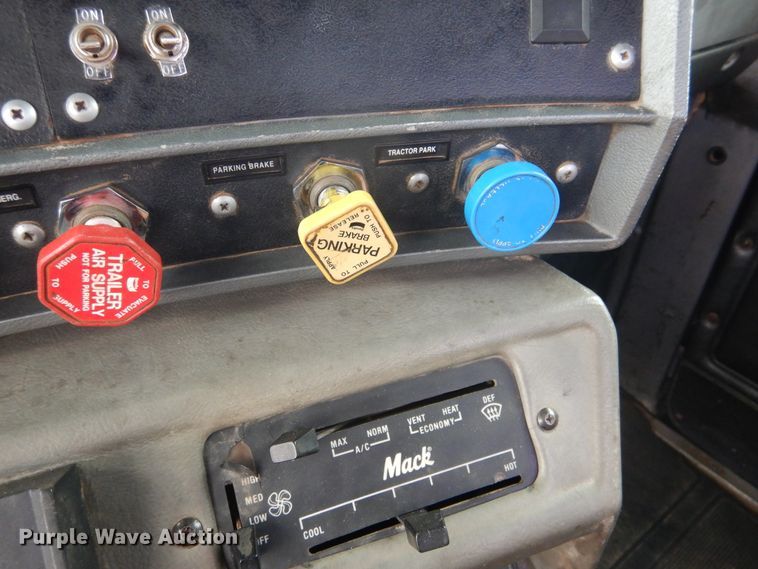 image for item DG8320 1993 Mack RD688S  winch truck