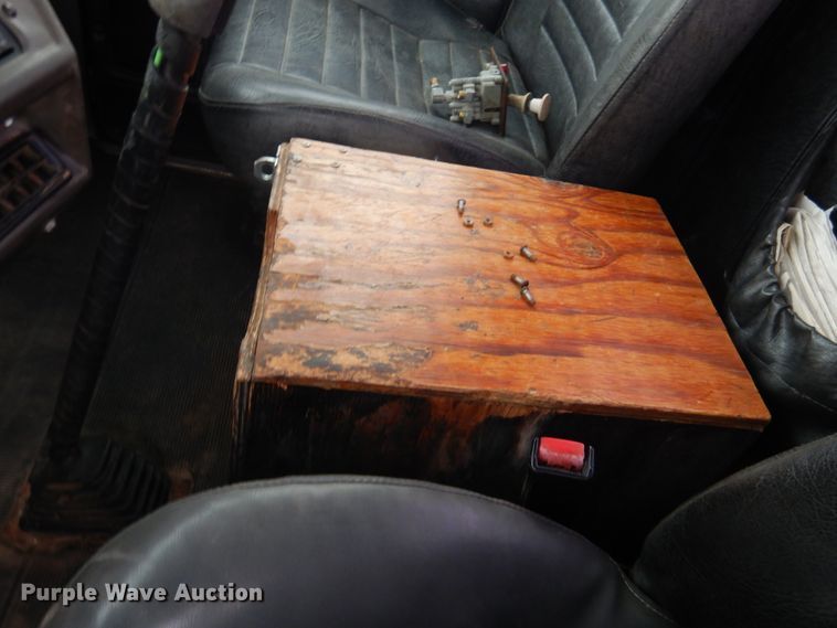 image for item DG8320 1993 Mack RD688S  winch truck