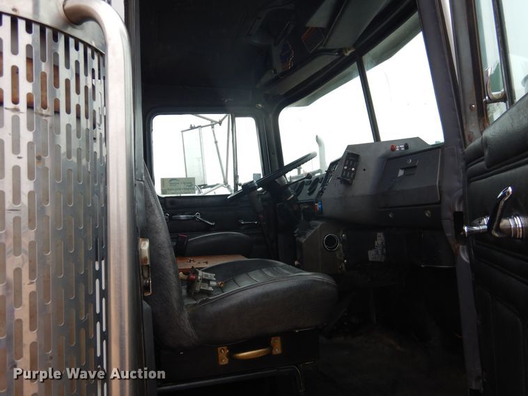 image for item DG8320 1993 Mack RD688S  winch truck