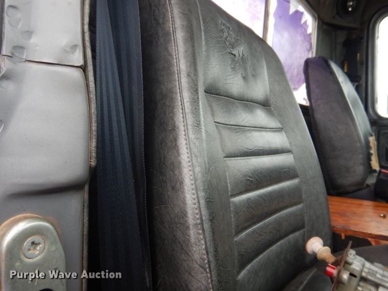 image for item DG8320 1993 Mack RD688S  winch truck