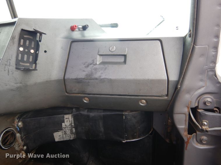 image for item DG8320 1993 Mack RD688S  winch truck