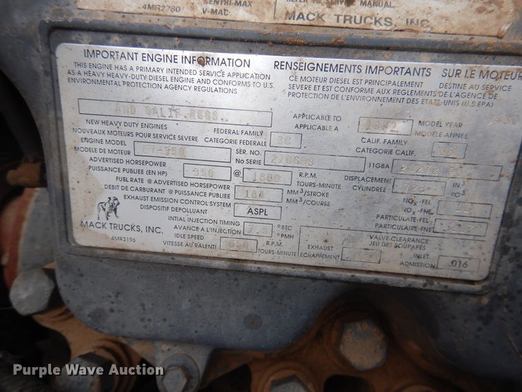 image for item DG8320 1993 Mack RD688S  winch truck