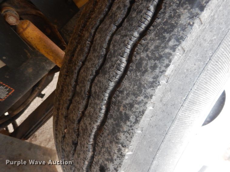 image for item DG8320 1993 Mack RD688S  winch truck