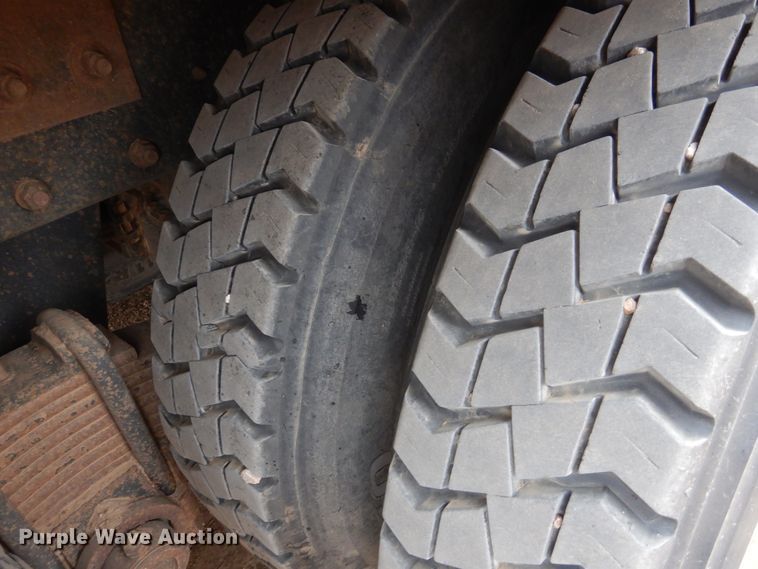 image for item DG8320 1993 Mack RD688S  winch truck