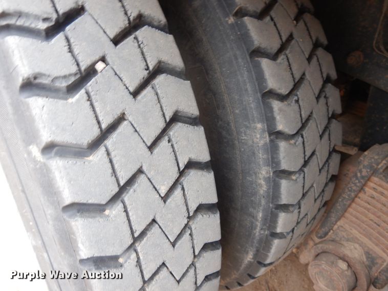 image for item DG8320 1993 Mack RD688S  winch truck