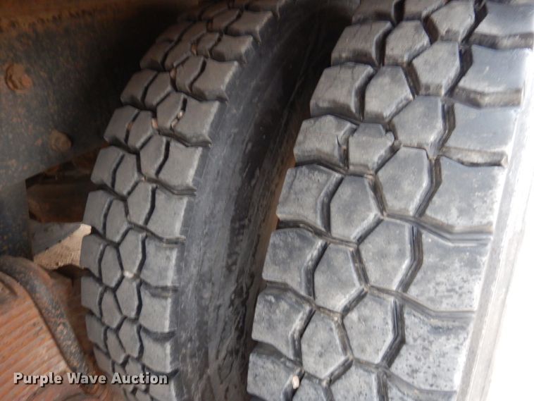 image for item DG8320 1993 Mack RD688S  winch truck