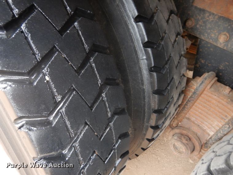 image for item DG8320 1993 Mack RD688S  winch truck