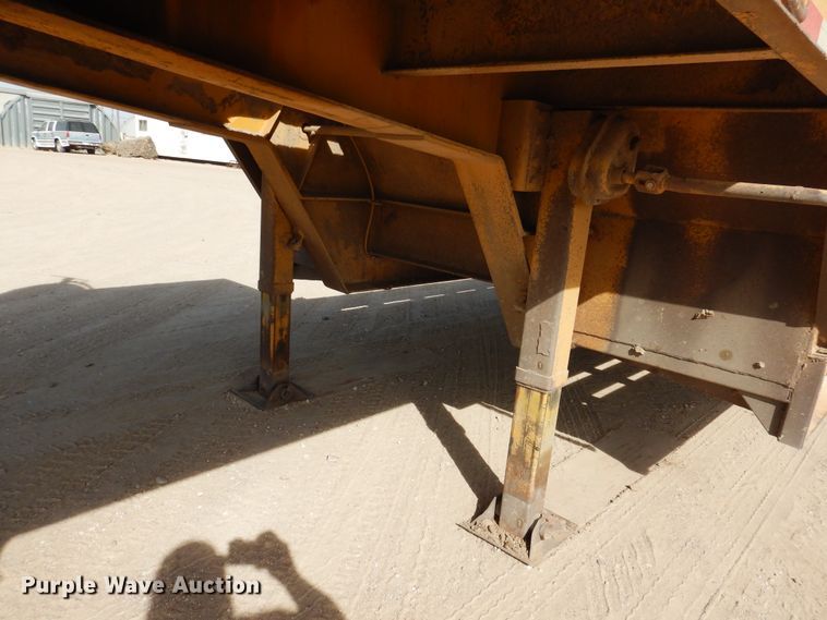 image for item DG8322 1996 Dynaweld drop deck equipment trailer