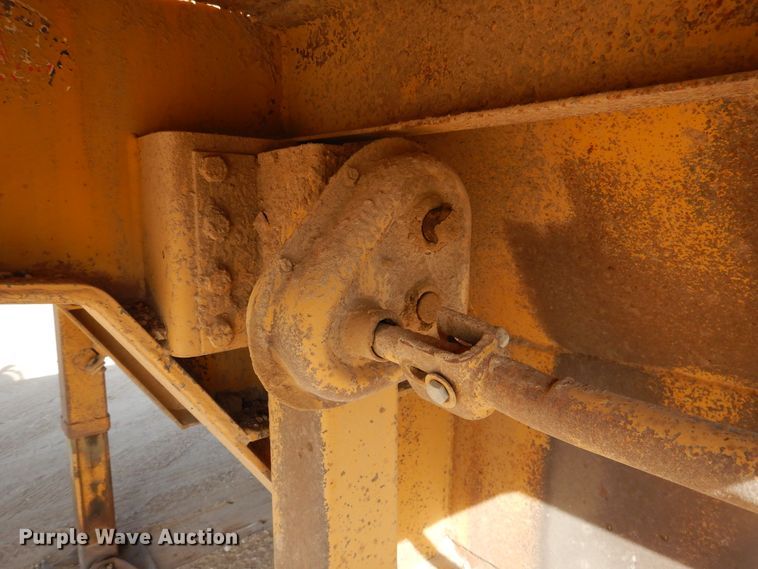 image for item DG8322 1996 Dynaweld drop deck equipment trailer