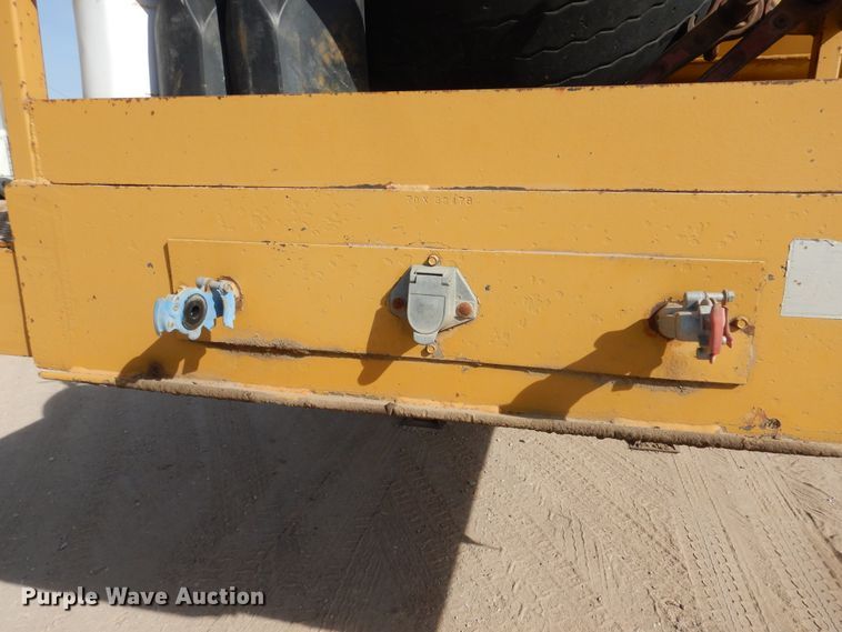 image for item DG8322 1996 Dynaweld drop deck equipment trailer