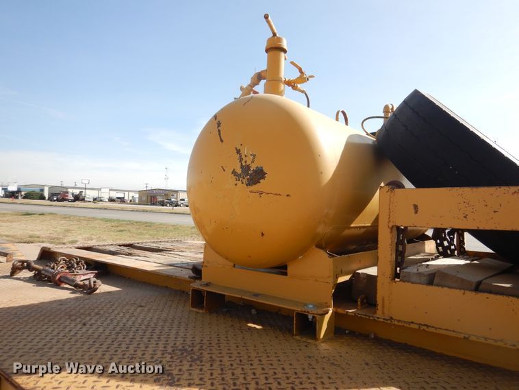 image for item DG8322 1996 Dynaweld drop deck equipment trailer