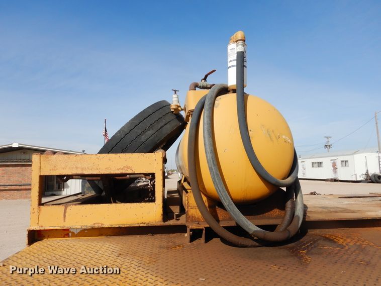 image for item DG8322 1996 Dynaweld drop deck equipment trailer