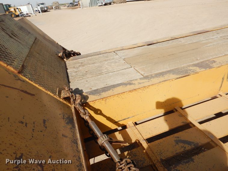 image for item DG8322 1996 Dynaweld drop deck equipment trailer