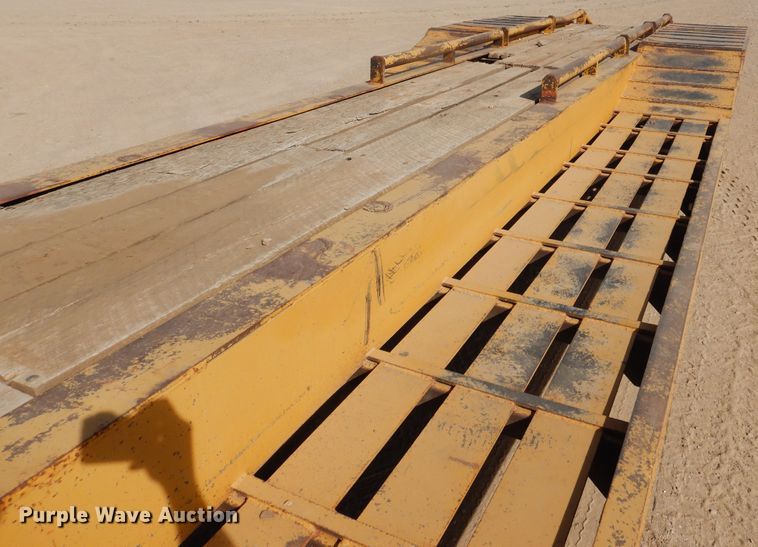 image for item DG8322 1996 Dynaweld drop deck equipment trailer