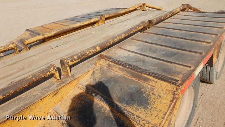 image for item DG8322 1996 Dynaweld drop deck equipment trailer