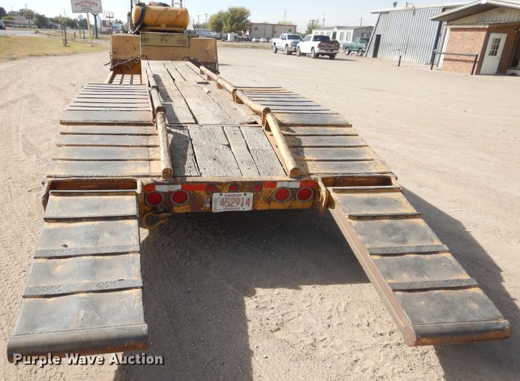 image for item DG8322 1996 Dynaweld drop deck equipment trailer