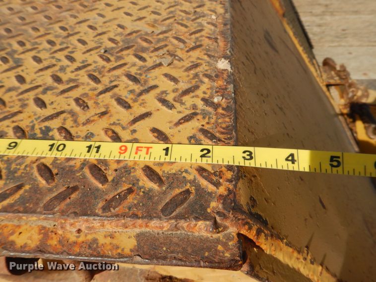 image for item DG8322 1996 Dynaweld drop deck equipment trailer