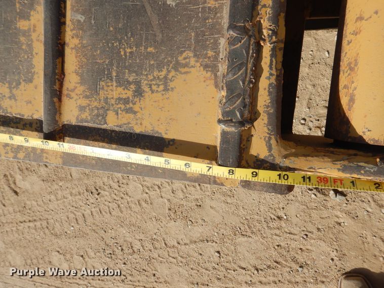 image for item DG8322 1996 Dynaweld drop deck equipment trailer