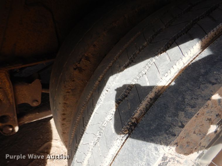 image for item DG8322 1996 Dynaweld drop deck equipment trailer