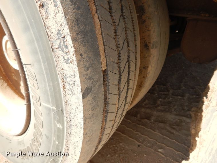 image for item DG8322 1996 Dynaweld drop deck equipment trailer