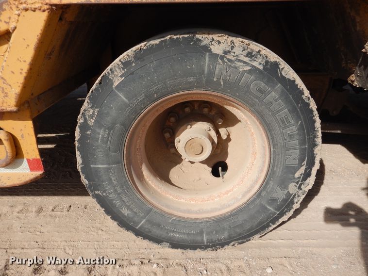 image for item DG8322 1996 Dynaweld drop deck equipment trailer