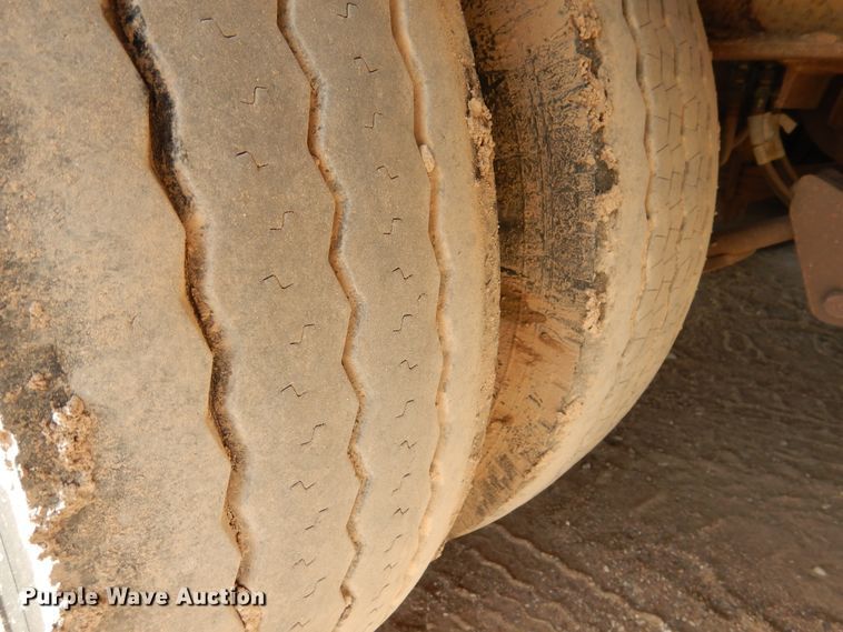 image for item DG8322 1996 Dynaweld drop deck equipment trailer