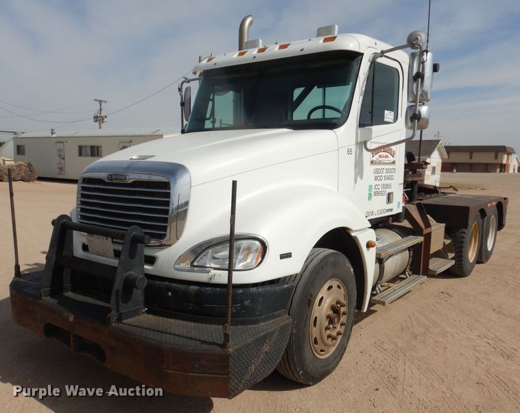 image for item DG8339 2004 Freightliner Columbia  winch truck