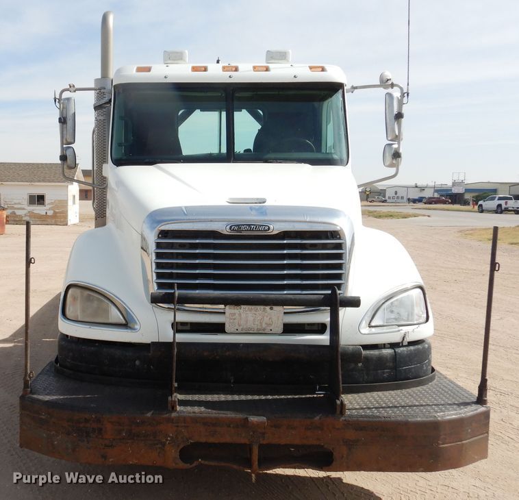 image for item DG8339 2004 Freightliner Columbia  winch truck