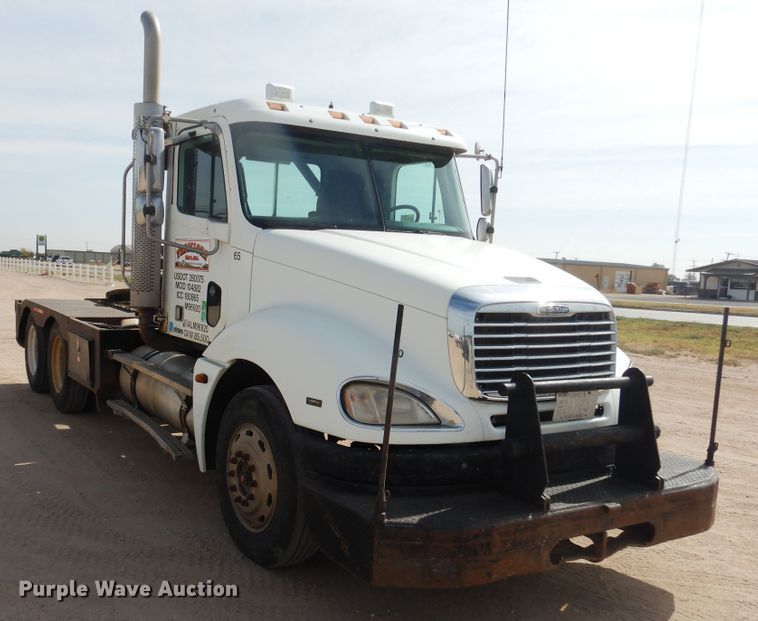 image for item DG8339 2004 Freightliner Columbia  winch truck