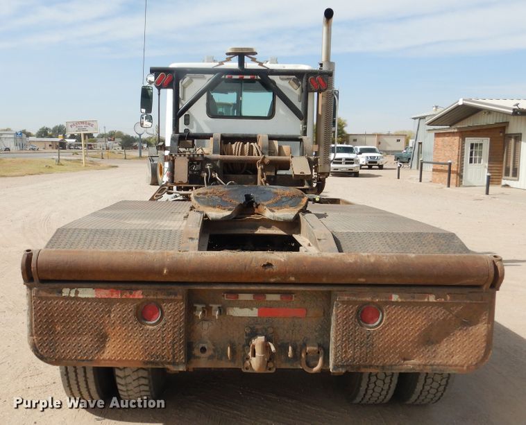 image for item DG8339 2004 Freightliner Columbia  winch truck