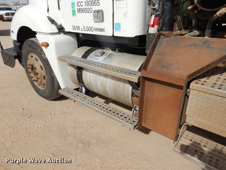 image for item DG8339 2004 Freightliner Columbia  winch truck