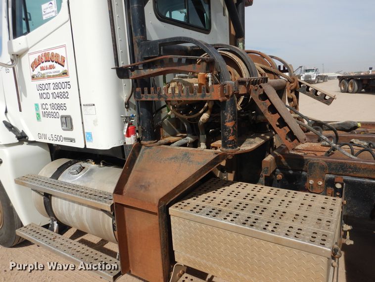 image for item DG8339 2004 Freightliner Columbia  winch truck