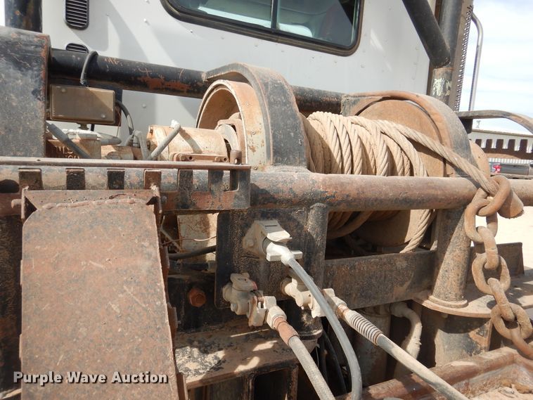 image for item DG8339 2004 Freightliner Columbia  winch truck