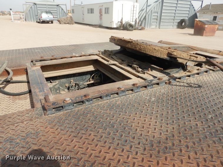 image for item DG8339 2004 Freightliner Columbia  winch truck