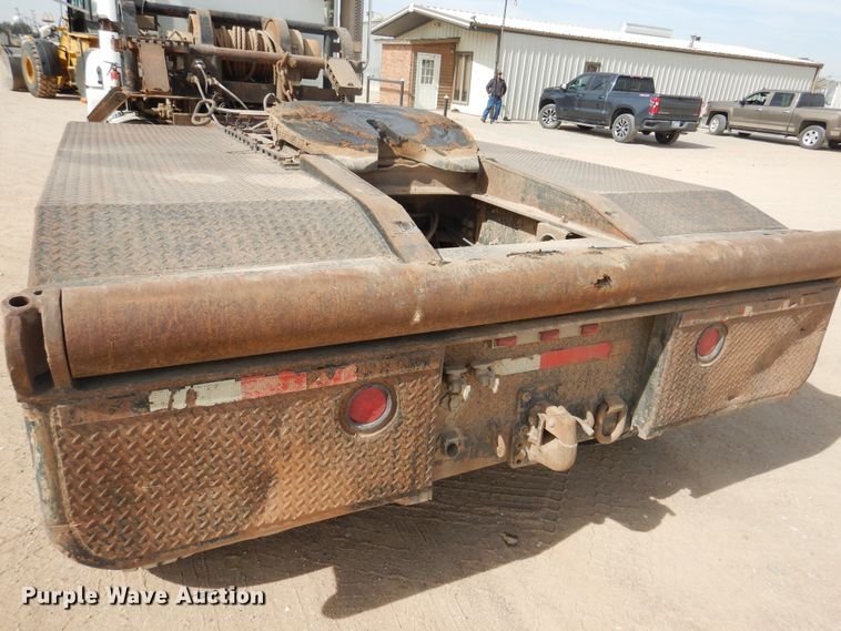 image for item DG8339 2004 Freightliner Columbia  winch truck