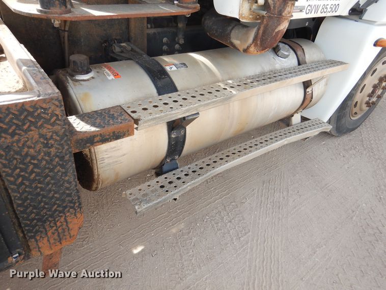 image for item DG8339 2004 Freightliner Columbia  winch truck